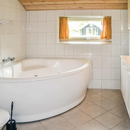 Дом отдыха Pet Friendly Home In Oksbol With Sauna